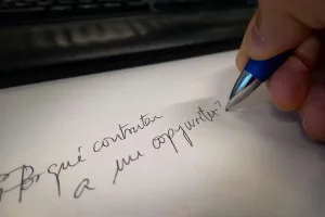 alguien escribiendp para que contratar a un copywriting